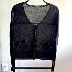 Elegant cardigan by Tara Jarmon. Size M. very good condition.